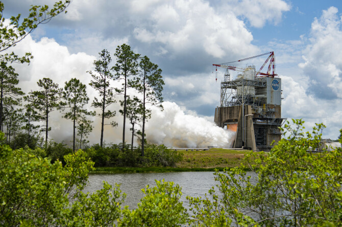 Hot-fire test of the RS-25 SLS engines at NASA's Stennis Space Center