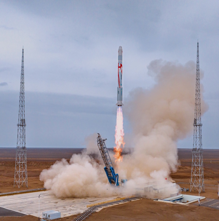 Landspace launches Zhuque-2